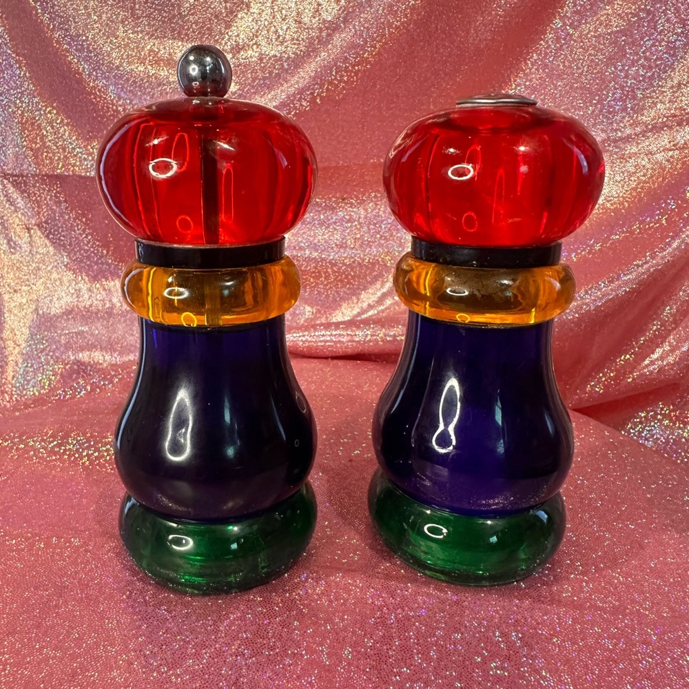 Vintage 80s Olde Thompson Sunset Fiesta Lucite Pepper Mill & Salt Shaker Set